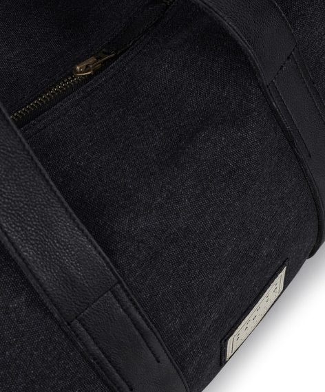 Lifve-Store-Hamburg-Eppendorf-Herrenmode-Denim-Jeans-Schott-Edwin-Vans-01_souve_dufflelarge_black_detail_grande