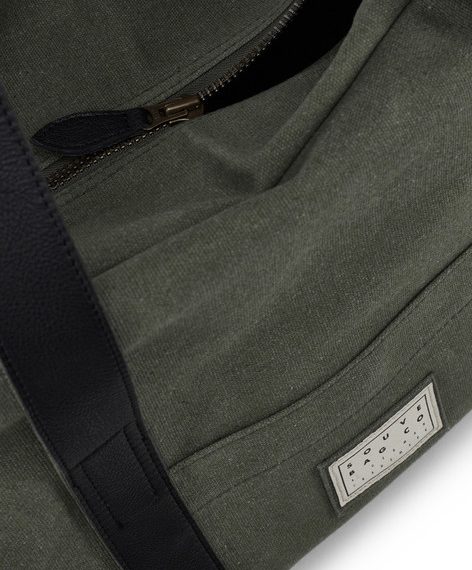 Lifve-Store-Hamburg-Eppendorf-Herrenmode-Denim-Jeans-Schott-Edwin-Vans-02_souve_travelbaglarge_green_detail_grande