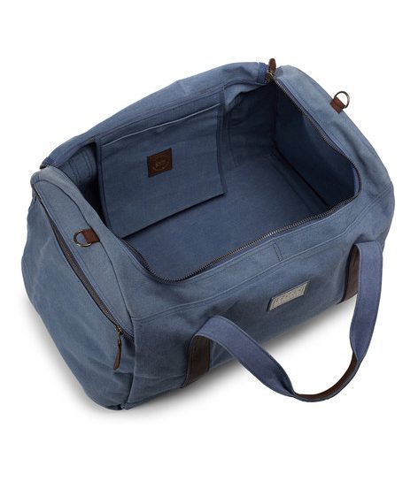 Lifve-Store-Hamburg-Eppendorf-Herrenmode-Denim-Jeans-Schott-Edwin-Vans-Pig-Hen04_souve_travelbagregular_blue_open_grande