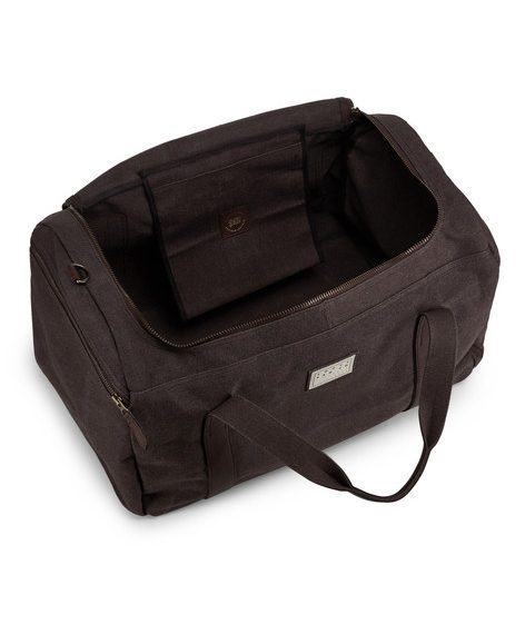 Lifve-Store-Hamburg-Eppendorf-Herrenmode-Denim-Jeans-Schott-Edwin-Vans-Pig-Hen05_souve_travelbagregular_brown_open_grande