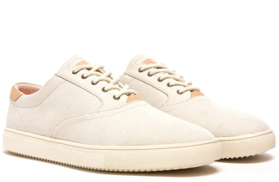 Lifve-Store-Hamburg-Eppendorf-Herrenmode-Denim-Jeans-Schott-Edwin-Vans-Pig-HenCharles_natural_canvas_3_4_V23A5821_grande